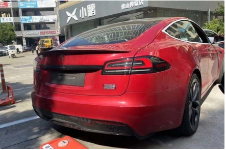 百公里加速仅需 2.1 秒，特斯拉 Model S Plaid 国内售价 103.399 万元