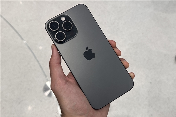 新技术护航：iPhone 16系列将采用石墨烯散热系统